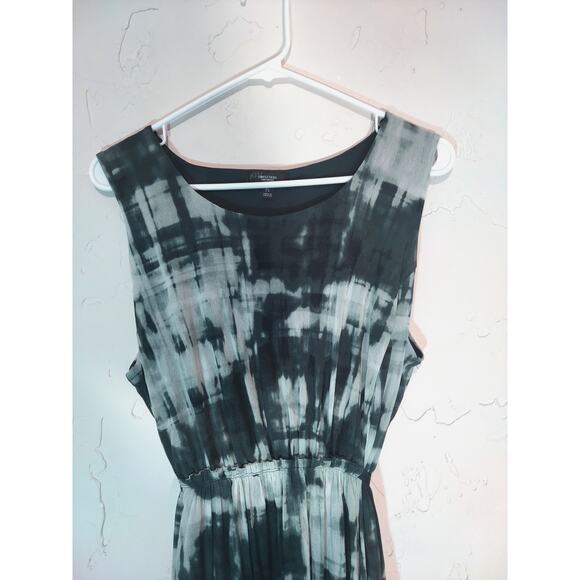 Simply Vera Subtle Green Digital Print Flowy Dress - Picture 3 of 5